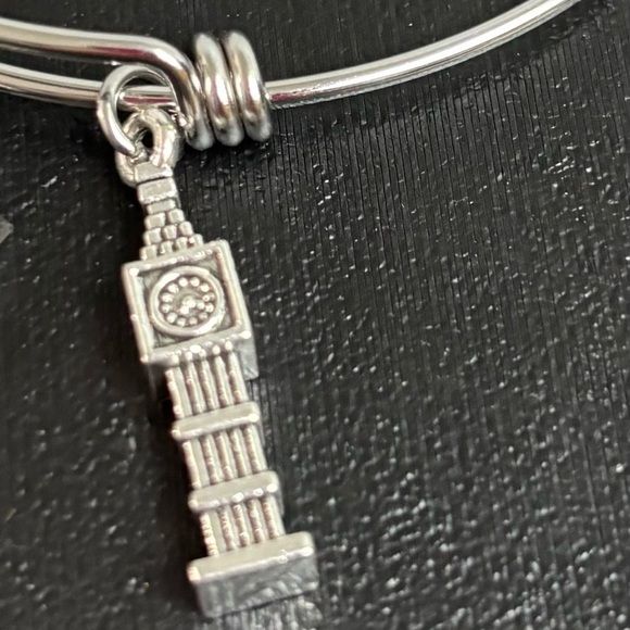 Silvertone Charm Bangle Bracelet NWOT - Picture 4 of 4